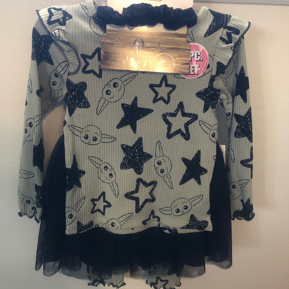 Disney’s 4 PC Starwars Mandalorian Outfit Size 2T NWT